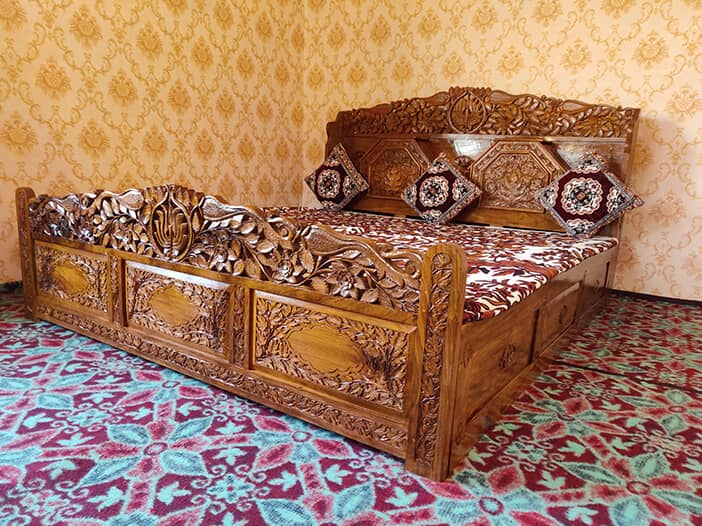Handmade Walnut Carving Bed